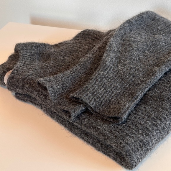 Everlane The Oversized Alpaca Crew - Picture 4 of 11